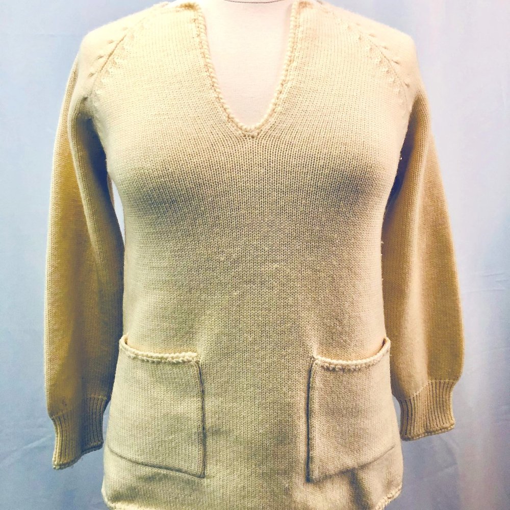 IVORY WHITE V-NECK PULLOVER SIZE L